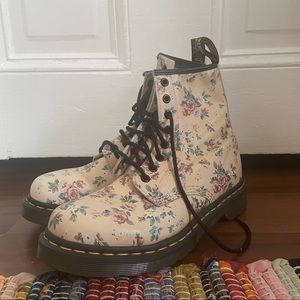 Dr. Marten Floral Boot
